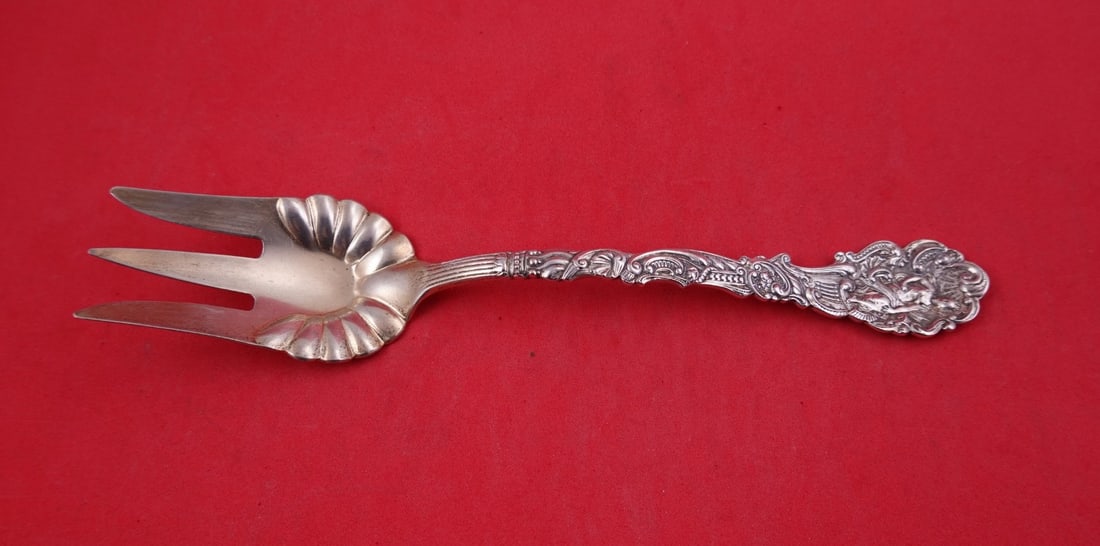 Gorham Versailles Sterling Silver 3 Tine Buffet Serving Fork 8 3/8 Gold Washed: Gorham Versailles Sterling Silver 3 Tine Buffet Serving Fork 8 3/8 Gold Washed Unusual Versailles pattern buffet serving fork by Gorham, crafted in sterling silver with a gold washed finish and ruffle