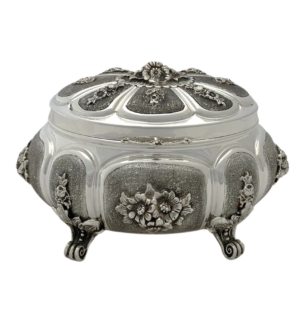 Handmade 925 Sterling Silver Multi Floral Esrog Box 5.5 x 8 Inches: Handmade 925 Sterling Silver Multi Floral Esrog Box 5.5 x 8 Inches This exquisite handmade Esrog box is crafted from fine 925 sterling silver, showcasing intricate multi-floral cluster designs with bo