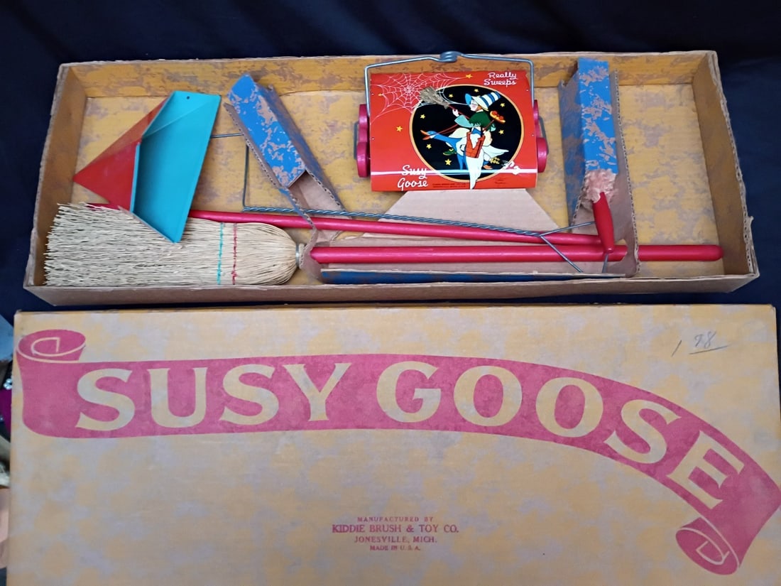 Kiddie Brush Toy Set Susie Goose Halloween Witch Cleaning Set with Box (1 of 8)