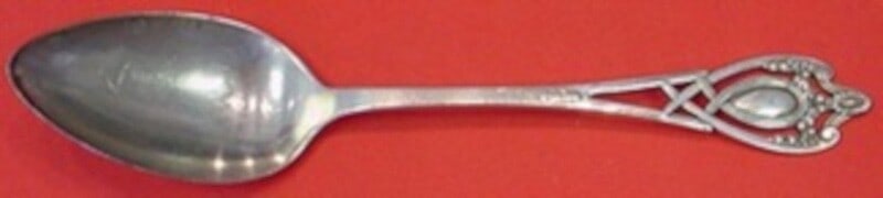 Lunt Monticello Sterling Silver Serving Spoon 8.5 Inches: Lunt Monticello Sterling Silver Serving Spoon 8.5 Inches This exquisite serving spoon is part of the Monticello pattern by Lunt, crafted from high-quality sterling silver. Measuring 8 1/2 inches, it s