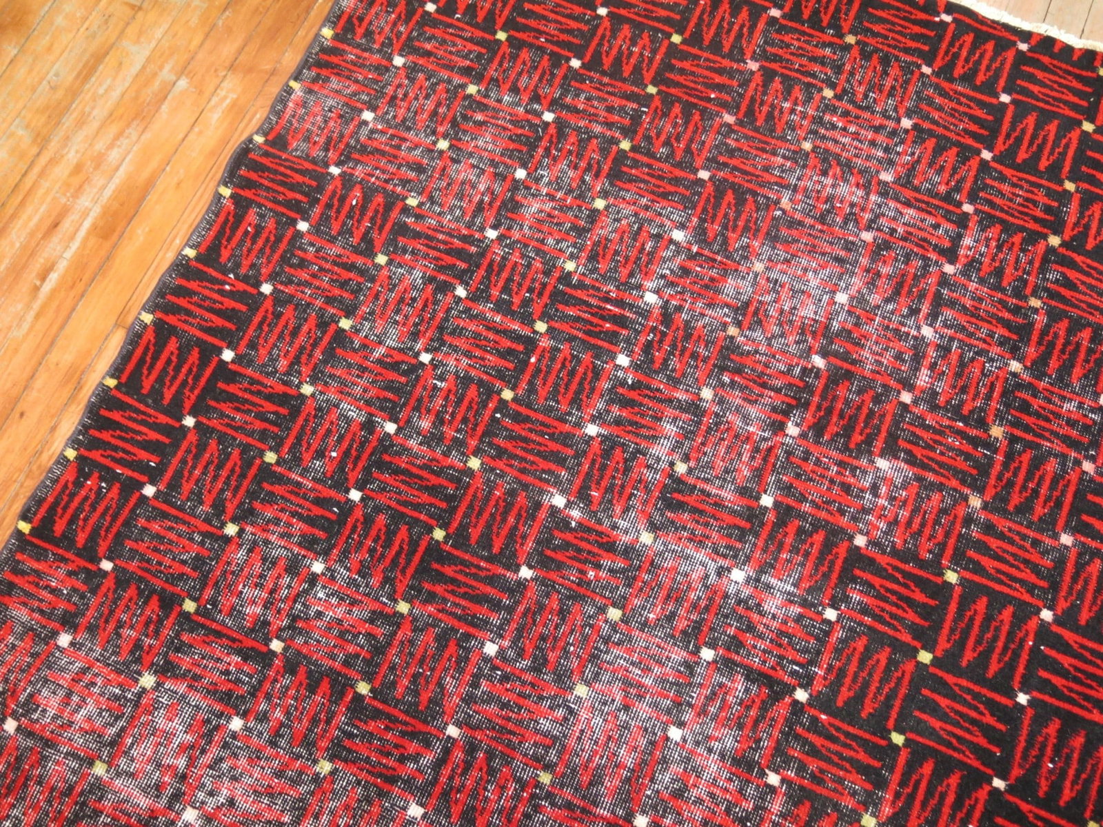 5' x 7' 10" Black Red Turkish Shabby Chic Rug: 5' x 7' 10" Black Red Turkish Shabby Chic Rug Textured Turkish Deco rug in a black and red color palette. This pre-owned piece is described as Deco and Shabby Chic. Specifications Item Type: Rug Origi