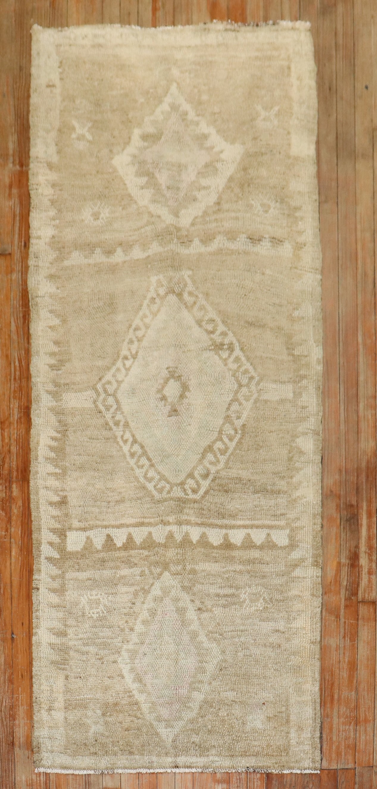 3' x 7' 6" Turkish Kars Neutral Tone Runner Rug: 3' x 7' 6" Turkish Kars Neutral Tone Runner Rug Mid 20th century Turkish tribal Kars runner in neutral tones with a geometric pattern. This pre-owned runner offers a classic tribal design in a versati