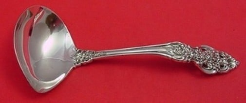 Reed & Barton Vienna Sterling Silver Gravy Ladle 7": Reed & Barton Vienna Sterling Silver Gravy Ladle 7" This elegant gravy ladle from Reed & Barton features the exquisite Vienna pattern, crafted from high-quality sterling silver. Measuring 7 inches in 