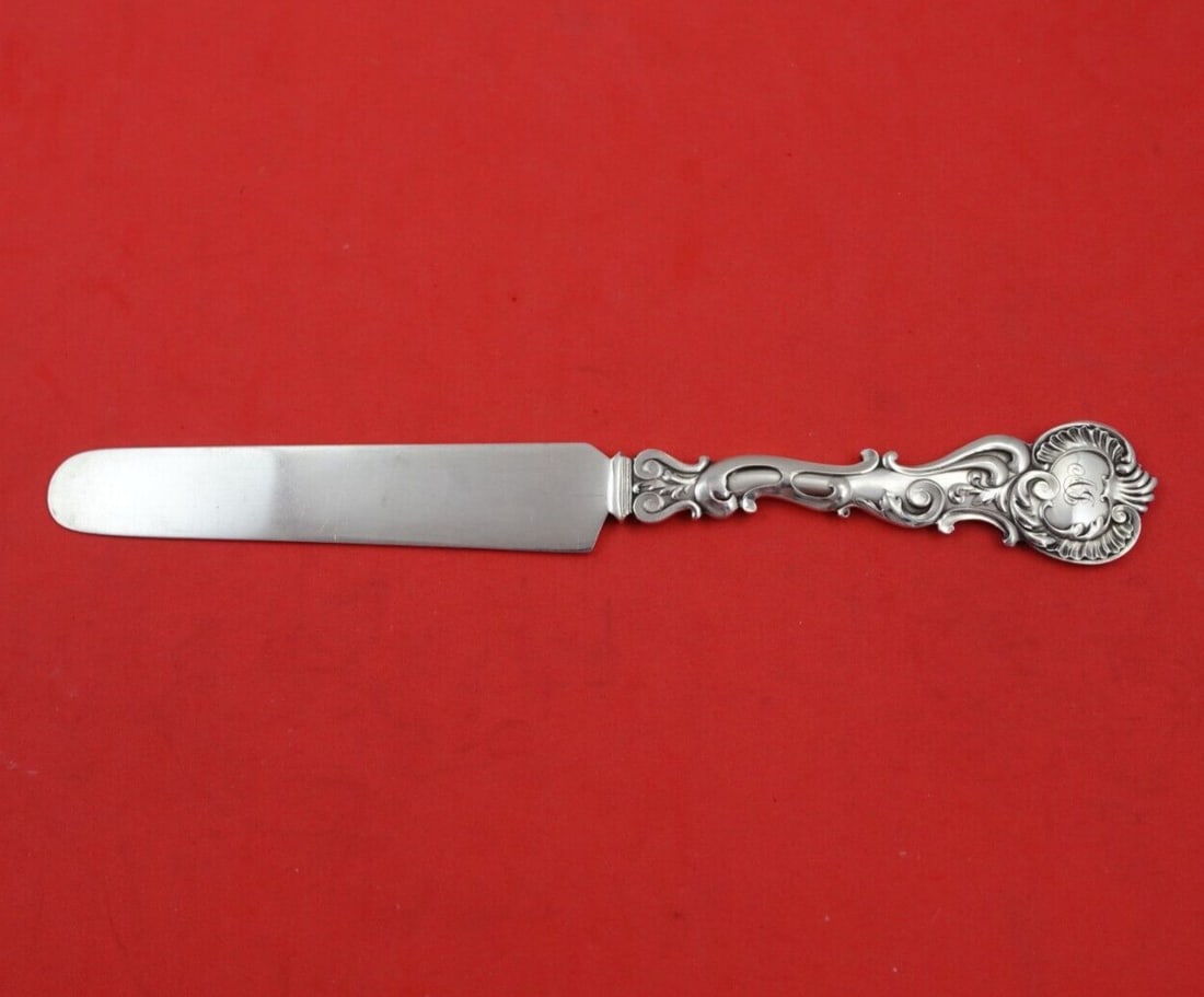 Shiebler Rococo Sterling Silver Knife Flat Handle 8.5" Monogrammed: Shiebler Rococo Sterling Silver Knife Flat Handle 8.5" Monogrammed Experience the elegance of the Rococo pattern by Shiebler with this exquisite sterling silver knife. Measuring 8 1/2", this regular k