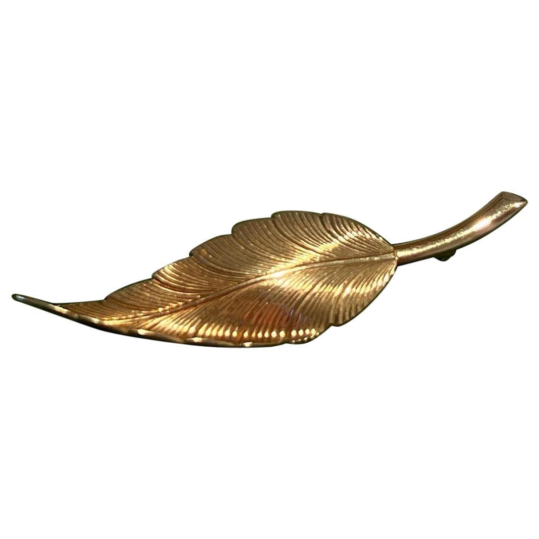 Tiffany & Co 14K Yellow Gold Feather Leaf Brooch 20th Century: Tiffany & Co 14K Yellow Gold Feather Leaf Brooch 20th Century This exquisite 14K yellow gold feathered leaf brooch from Tiffany & Company showcases the brand's iconic craftsmanship and timeless design