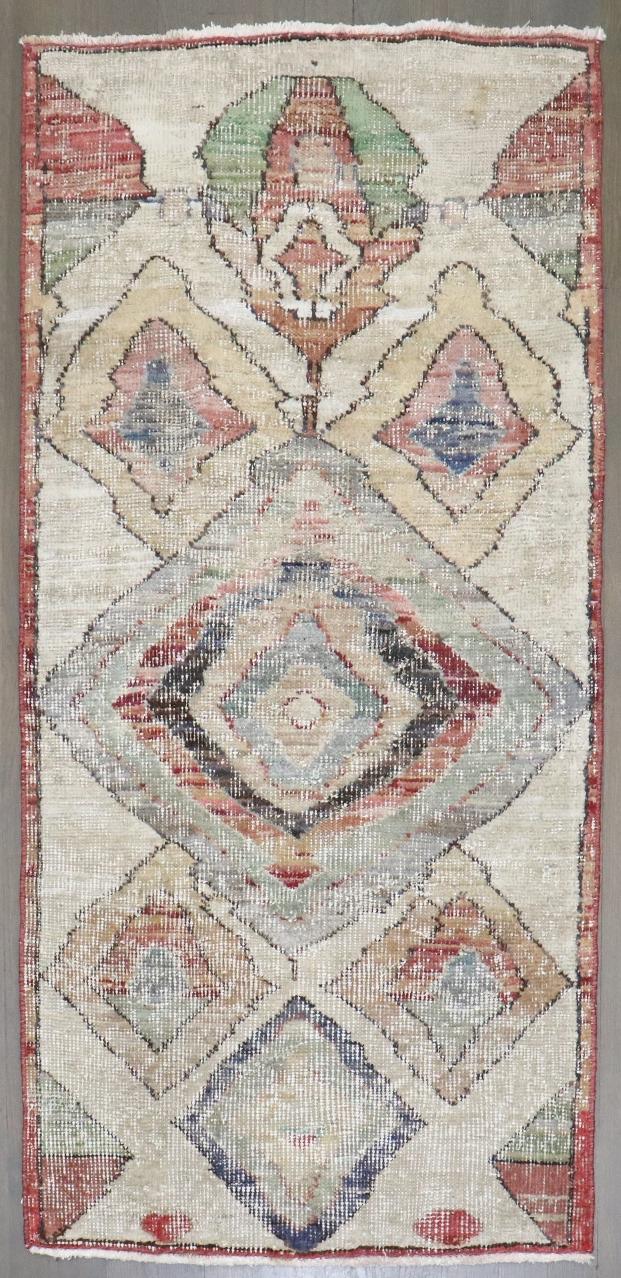 2' 2" x 4' 5" Turkish Anatolian geometric Deco rug: 2' 2" x 4' 5" Turkish Anatolian geometric Deco rug Mid-20th century Turkish Anatolian geometric Deco rug with a worn look. This small pre-owned rug is described as Deco, Shabby Chic, and Turkish. Spec