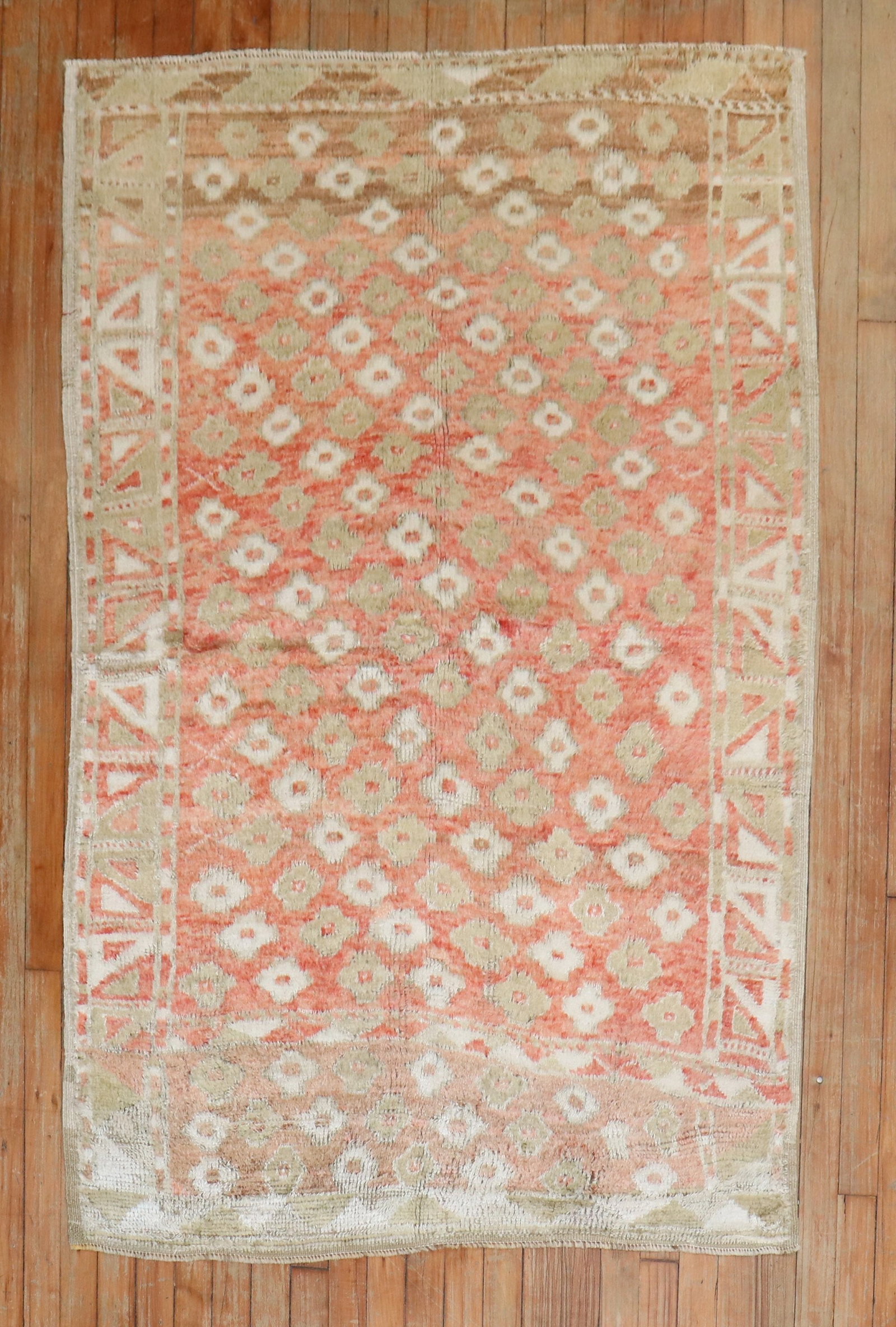 3' 8" x 5' 8" Early 20th Century Anatolian Angora Wool Rug: 3' 8" x 5' 8" Early 20th Century Anatolian Angora Wool Rug Early 20th century Anatolian rug woven in angora wool. This pre-owned small rug features a rectangular form and a geometric pattern. Specific