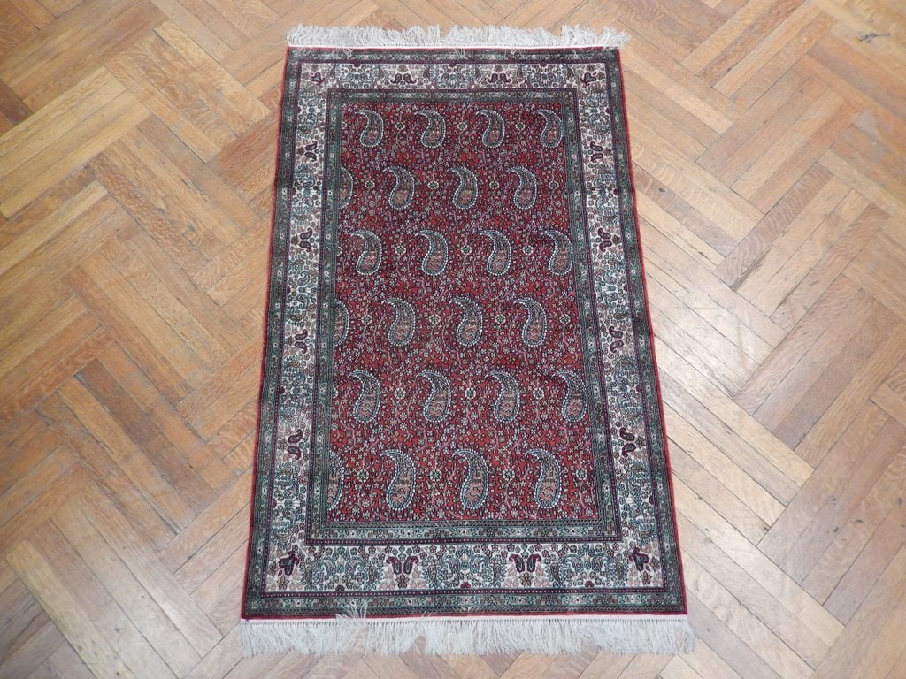 Elegant 3 x 5 Handmade Silk Paisley Rug: Elegant 3 x 5 Handmade Silk Paisley Rug Free continental US Shipping This exquisite handmade silk rug features an intricate paisley design, perfect for adding a touch of elegance to any space. Crafted