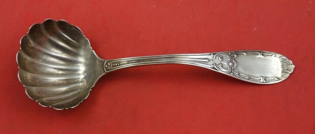 Unknown Pattern Sterling Silver Gravy Ladle Coin Shell Bowl 7.5 Inch: Unknown Pattern Sterling Silver Gravy Ladle Coin Shell Bowl 7.5 Inch This exquisite sterling silver gravy ladle features a coin shell bowl design, measuring 7 1/2 inches in length. The piece is crafte