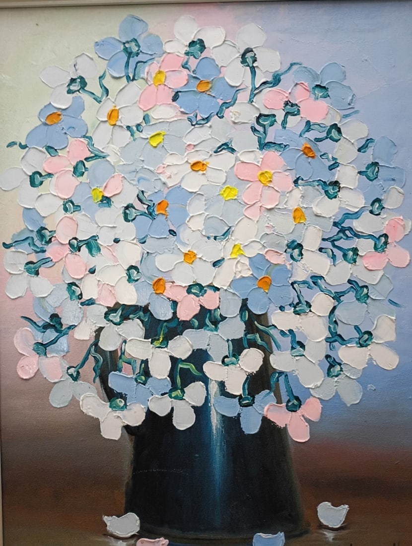Signed Floral Still Life Oil on Canvas by A Torresh 12 x 16: Signed Floral Still Life Oil on Canvas by A Torresh 12 x 16 Vintage original oil painting depicting a floral still life in a Danish Modern minimalist style. The work is signed A. Torresh and is presen