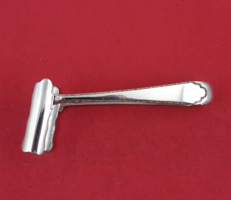 Lunt Sterling Silver William and Mary Asparagus Tong 4 3/4 inches (1 of 3)