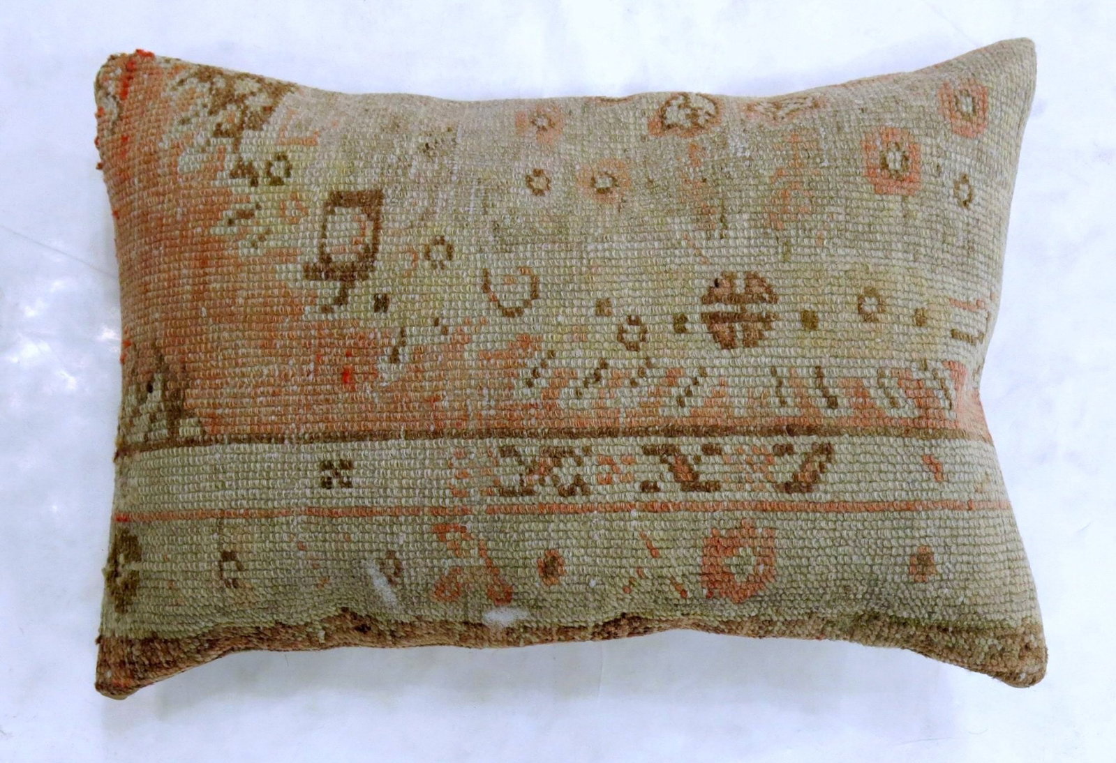 20th Century Oushak Rug Pillow 1' 4" x 2' Medallion: 20th Century Oushak Rug Pillow 1' 4" x 2' Medallion Decorative Oushak rug pillow made from a 20th-century rug, featuring an orange medallion design. Pre-owned. Specifications Type: Oushak pillow Categ