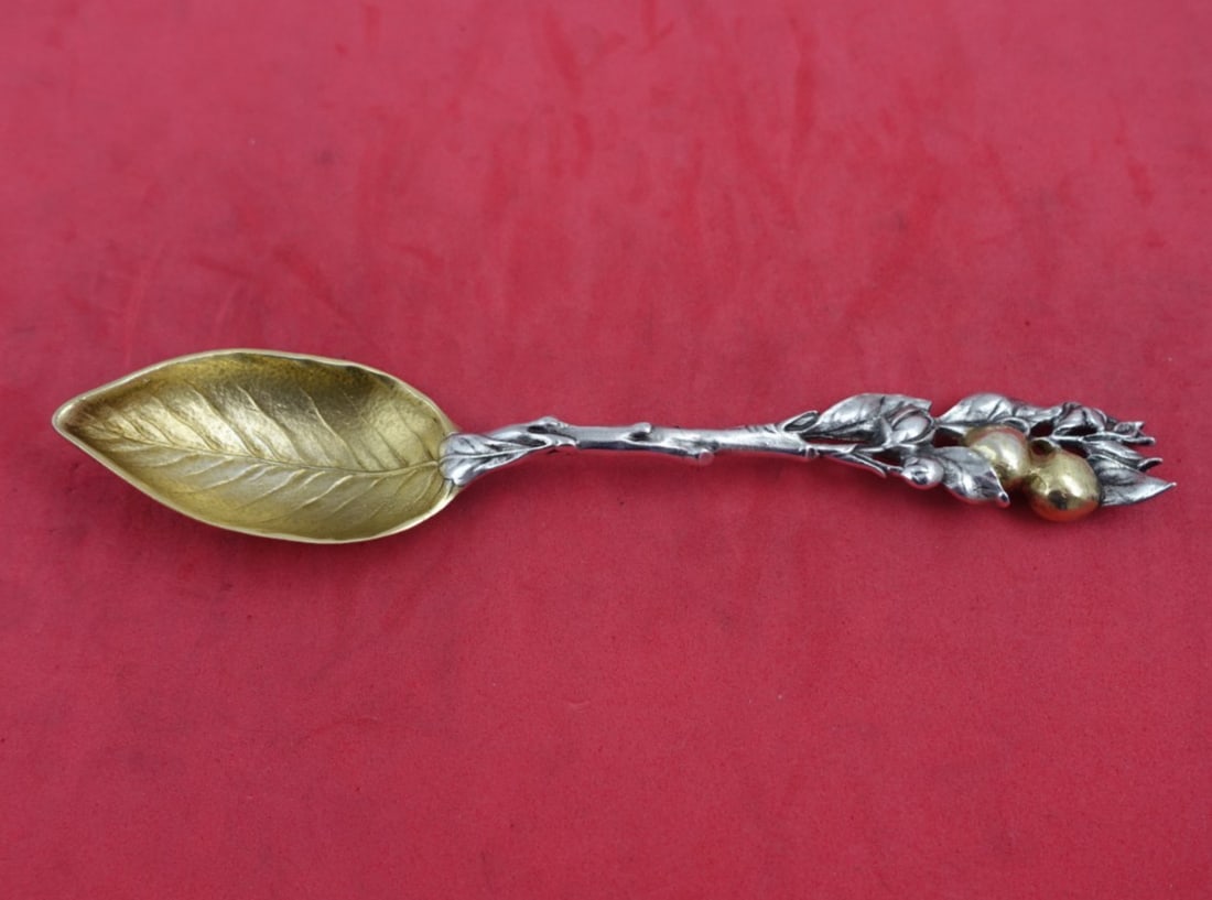 Gorham H38 Sterling Silver Grapefruit Spoon Gold Wash Bowl 5 3/4": Gorham H38 Sterling Silver Grapefruit Spoon Gold Wash Bowl 5 3/4" This exquisite grapefruit spoon by Gorham is crafted from high-quality sterling silver (.925) and features a stunning gold-washed grap