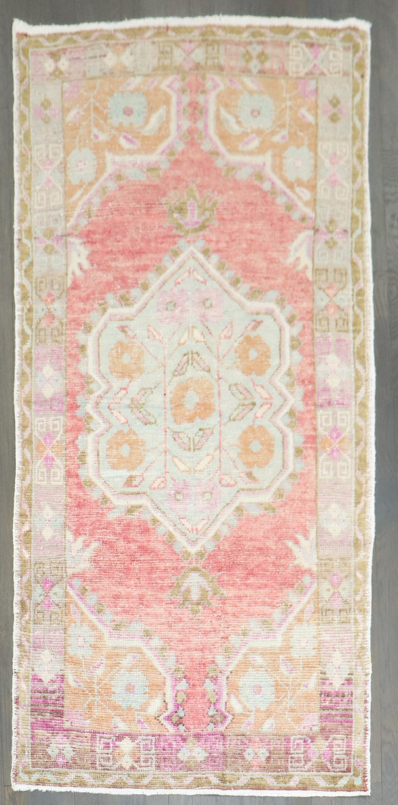 2' 10" x 5' 10" Turkish Anatolian medallion scatter rug: 2' 10" x 5' 10" Turkish Anatolian medallion scatter rug Vintage Turkish Anatolian scatter-size medallion rug with a classic small-format design. This pre-owned piece offers the character of a vintage 