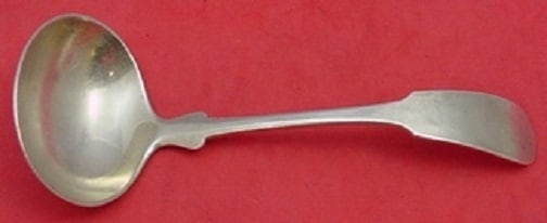 Porter Blanchard Fiddle Sterling Silver Gravy Ladle 6.25": Porter Blanchard Fiddle Sterling Silver Gravy Ladle 6.25" This exquisite gravy ladle, crafted by Porter Blanchard, features a classic Fiddle pattern. Made of high-quality sterling silver, this piece d