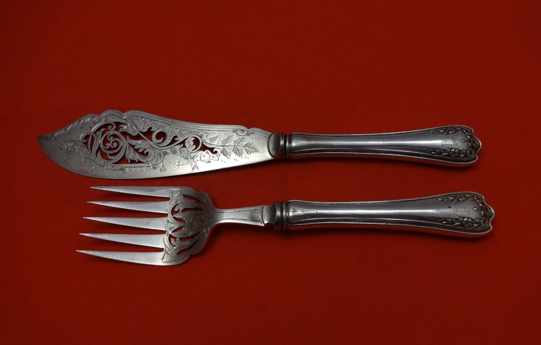 Blossom SSMC-Saart Sterling Silver Fish Serving Set 2pc Engraved: Blossom SSMC-Saart Sterling Silver Fish Serving Set 2pc Engraved Elevate your dining experience with this exquisite Blossom by SSMC-Saart Sterling Silver Fish Serving Set. Crafted between 1900 and 194