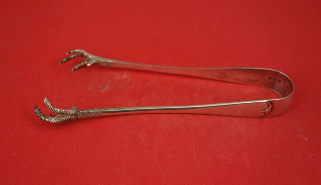 Sterling Silver Old English Ice Tongs 4 Tine Claw London 6: Sterling Silver Old English Ice Tongs 4 Tine Claw London 6 This sterling silver ice tong features a pierced 4-tine claw design in the Old English pattern, crafted by various makers. Made in London in 