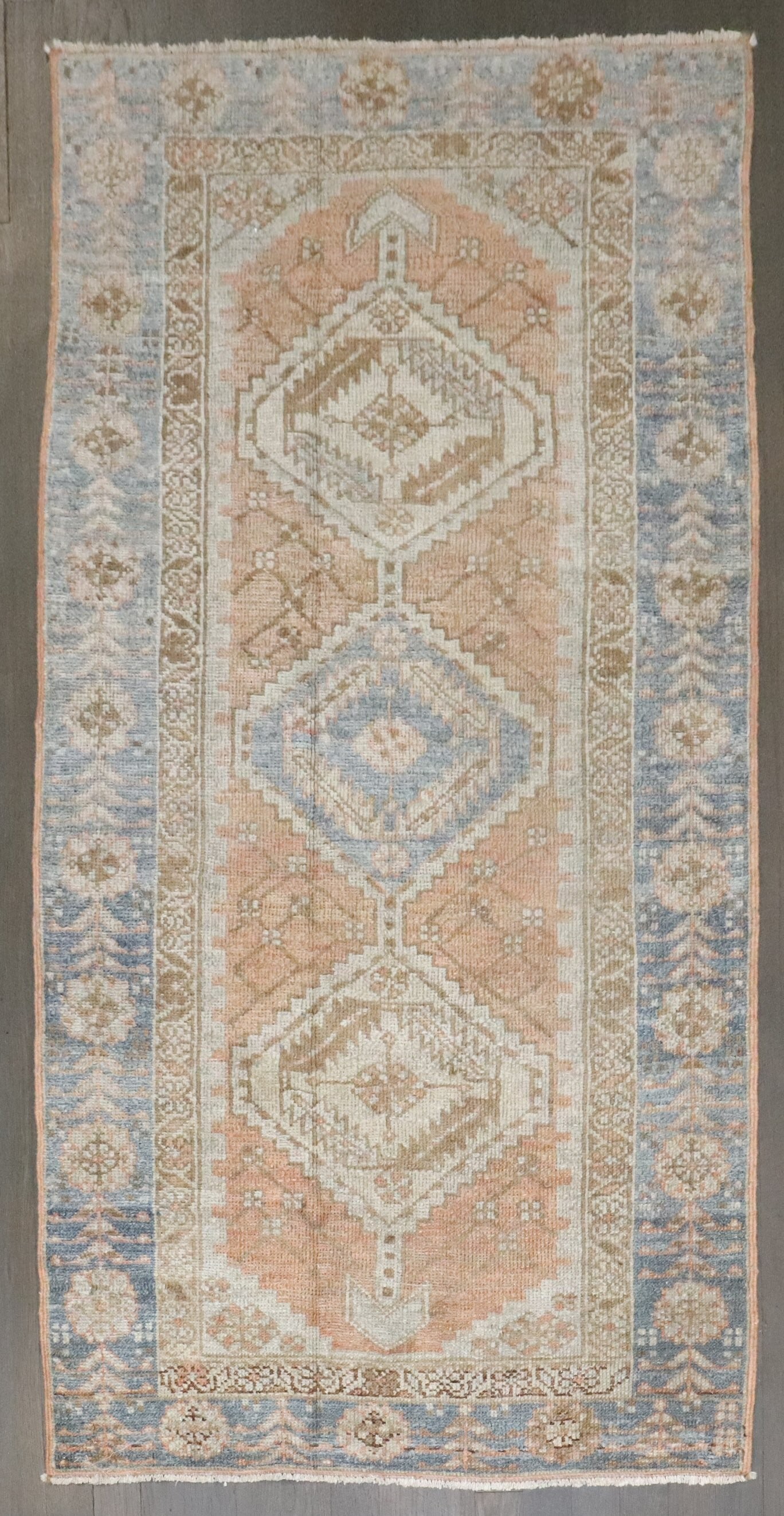 2' 10" x 5' 4" Persian Heriz throw rug: 2' 10" x 5' 4" Persian Heriz throw rug Small Persian Heriz runner rug from the 2nd quarter of the 20th century. This pre-owned throw-size rug is identified as a Serapi/Heriz type and offers a compact 