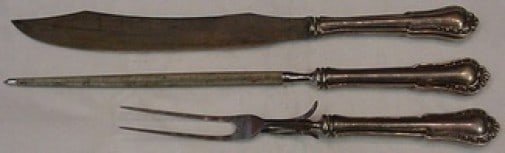 Ssmc-Saart Rosebud Sterling Silver 3-Piece Roast Carving Set: Ssmc-Saart Rosebud Sterling Silver 3-Piece Roast Carving Set Enhance your dining experience with this exquisite 3-piece roast carving set in the elegant Rosebud pattern by Ssmc-Saart. Crafted from hig