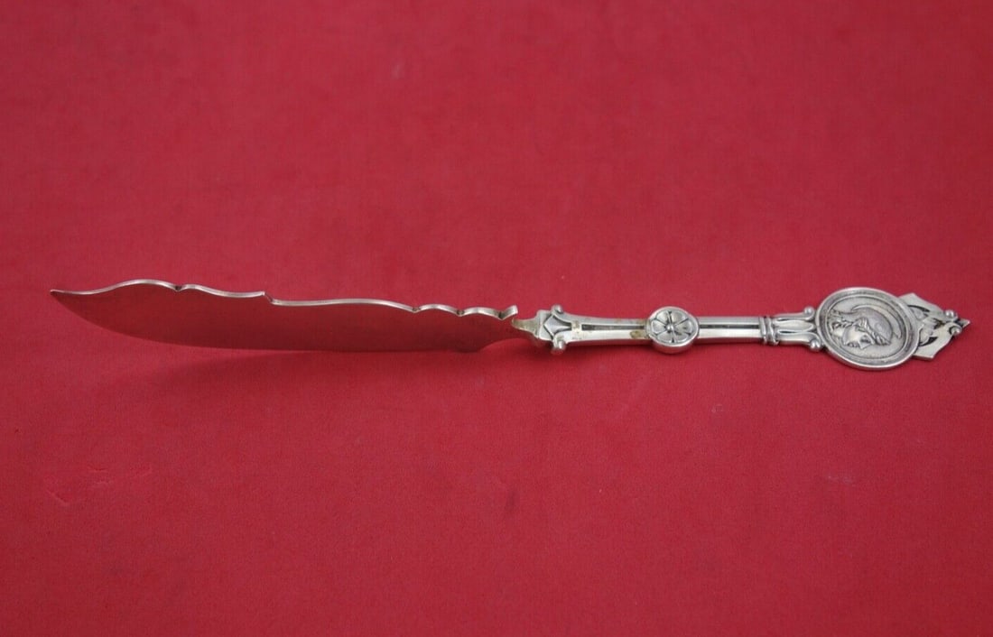 Schulz & Fischer Medallion Sterling Silver Master Butter Knife 7.5 Inch: Schulz & Fischer Medallion Sterling Silver Master Butter Knife 7.5 Inch Crafted by Schulz & Fischer, this exquisite Medallion pattern master butter knife features a beautiful flat handle with a twist 