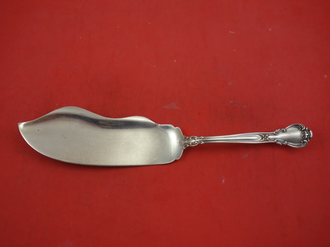 Gorham Chantilly Sterling Silver 10 Inch Fish Server Serving Piece: Gorham Chantilly Sterling Silver 10 Inch Fish Server Serving Piece Elevate your dining experience with this exquisite 10" fish server from the Chantilly pattern by Gorham. Crafted from high-quality st