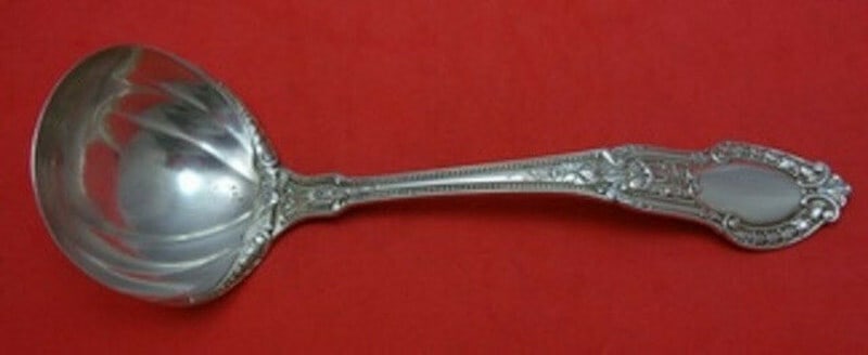 Gorham Tuileries Sterling Silver Gravy Ladle 7.5 Inch Monogrammed: Gorham Tuileries Sterling Silver Gravy Ladle 7.5 Inch Monogrammed This exquisite Tuileries gravy ladle by Gorham is crafted from high-quality sterling silver, measuring a generous 7 1/2 inches in leng