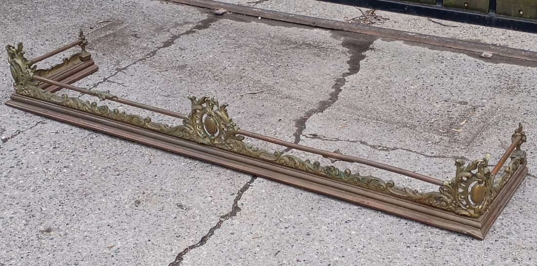 58 French antique bronze fireplace fender guard 19th century: 58 French antique bronze fireplace fender guard 19th century Antique French fireplace fender with a classic 19th-century design and decorative flowing lines. This antique original piece is made of bra