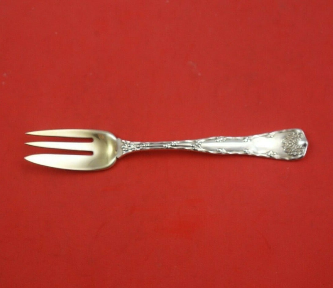 Tiffany & Co Wave Edge Sterling Silver Gold Washed Caviar Fork 6": Tiffany & Co Wave Edge Sterling Silver Gold Washed Caviar Fork 6" Indulge in the elegance of the Wave Edge Caviar Fork by Tiffany & Co., crafted from high-quality sterling silver and featuring a stunn