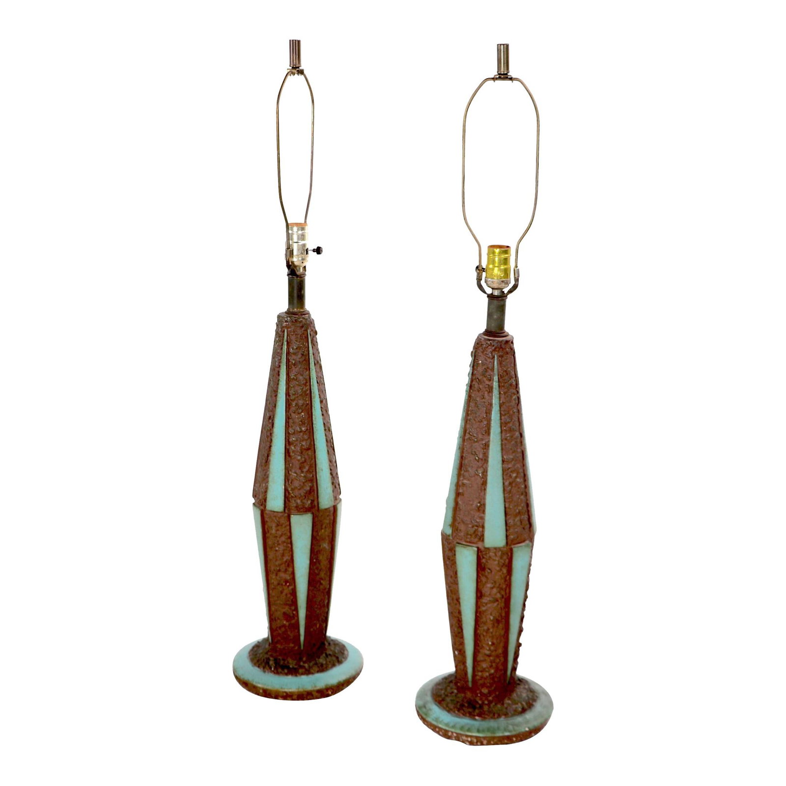 Stylish Pair of Mid-Century Modern Ceramic Table Lamps: Stylish Pair of Mid-Century Modern Ceramic Table Lamps This stylish pair of Mid-Century Modern table lamps showcases a unique design featuring textured ceramic surfaces complemented by smooth glaze tr