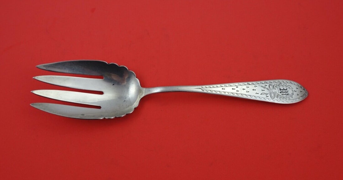Whiting Colonial A Engraved Sterling Silver Salad Serving Fork 9 1/4": Whiting Colonial A Engraved Sterling Silver Salad Serving Fork 9 1/4" This elegant salad serving fork features the Colonial A Engraved pattern by Whiting, crafted from high-quality sterling silver. Me
