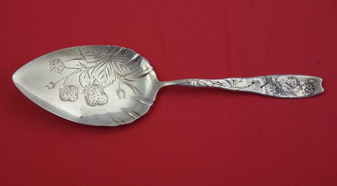 Whiting Sterling Silver 9.25 Pie Server Berry Pattern with Strawberries (1 of 2)