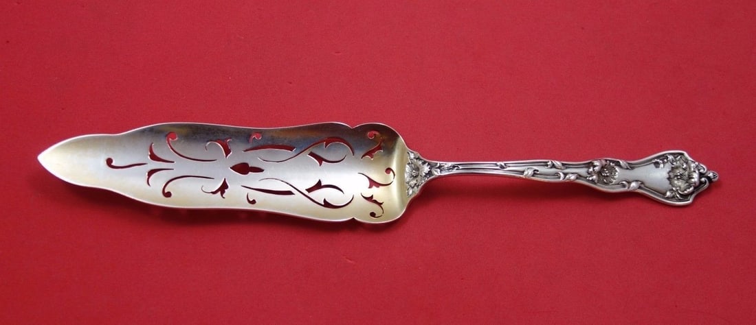 Reed & Barton Intaglio Sterling Jelly Server Gold Washed Pierced 10 3/8: Reed & Barton Intaglio Sterling Jelly Server Gold Washed Pierced 10 3/8 Sterling silver jelly cake server in the Intaglio pattern by Reed & Barton. This pierced serving piece features a gold-washed fi