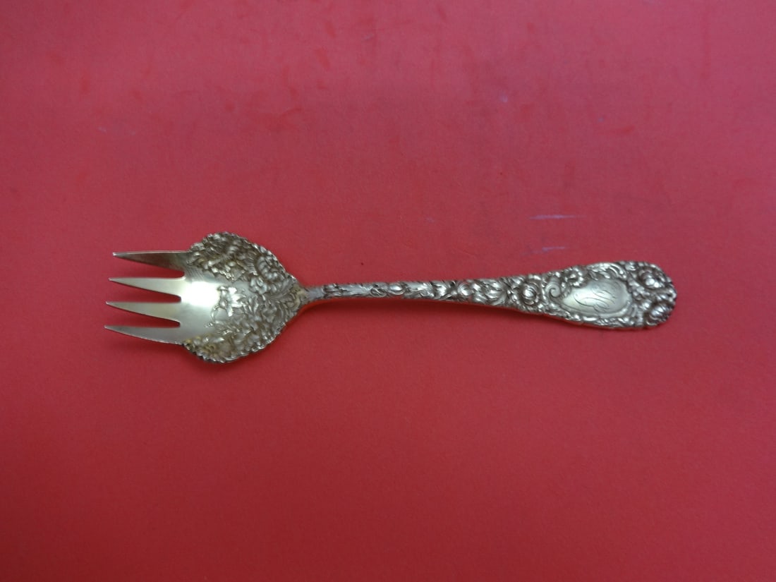 Durgin Chrysanthemum Sterling Silver Vermeil Terrapin Fork 5 5/8": Durgin Chrysanthemum Sterling Silver Vermeil Terrapin Fork 5 5/8" This exquisite chrysanthemum-patterned fork by Durgin is a stunning piece of heirloom silverware. Crafted from sterling silver, this 5