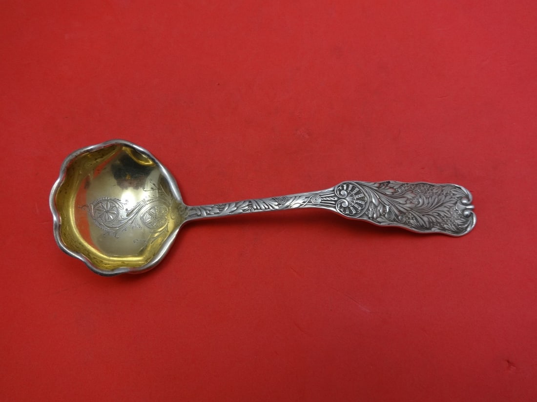 Gorham Saint Cloud Sterling Silver Gravy Ladle 7 3/8 Bright-Cut Gold Washed: Gorham Saint Cloud Sterling Silver Gravy Ladle 7 3/8 Bright-Cut Gold Washed This exquisite gravy ladle features the classic Saint Cloud pattern by Gorham. Crafted from high-quality sterling silver, it