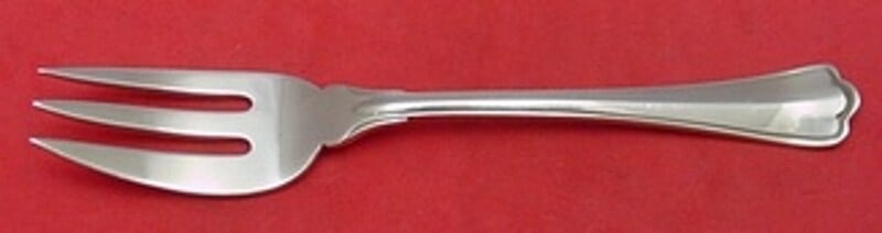 Buccellati Saint Mark Sterling Silver 3-Tine Pastry Fork: Buccellati Saint Mark Sterling Silver 3-Tine Pastry Fork This exquisite pastry fork from Buccellati features a stunning Saint Mark pattern, crafted in sterling silver. This 3-tine fork showcases one w