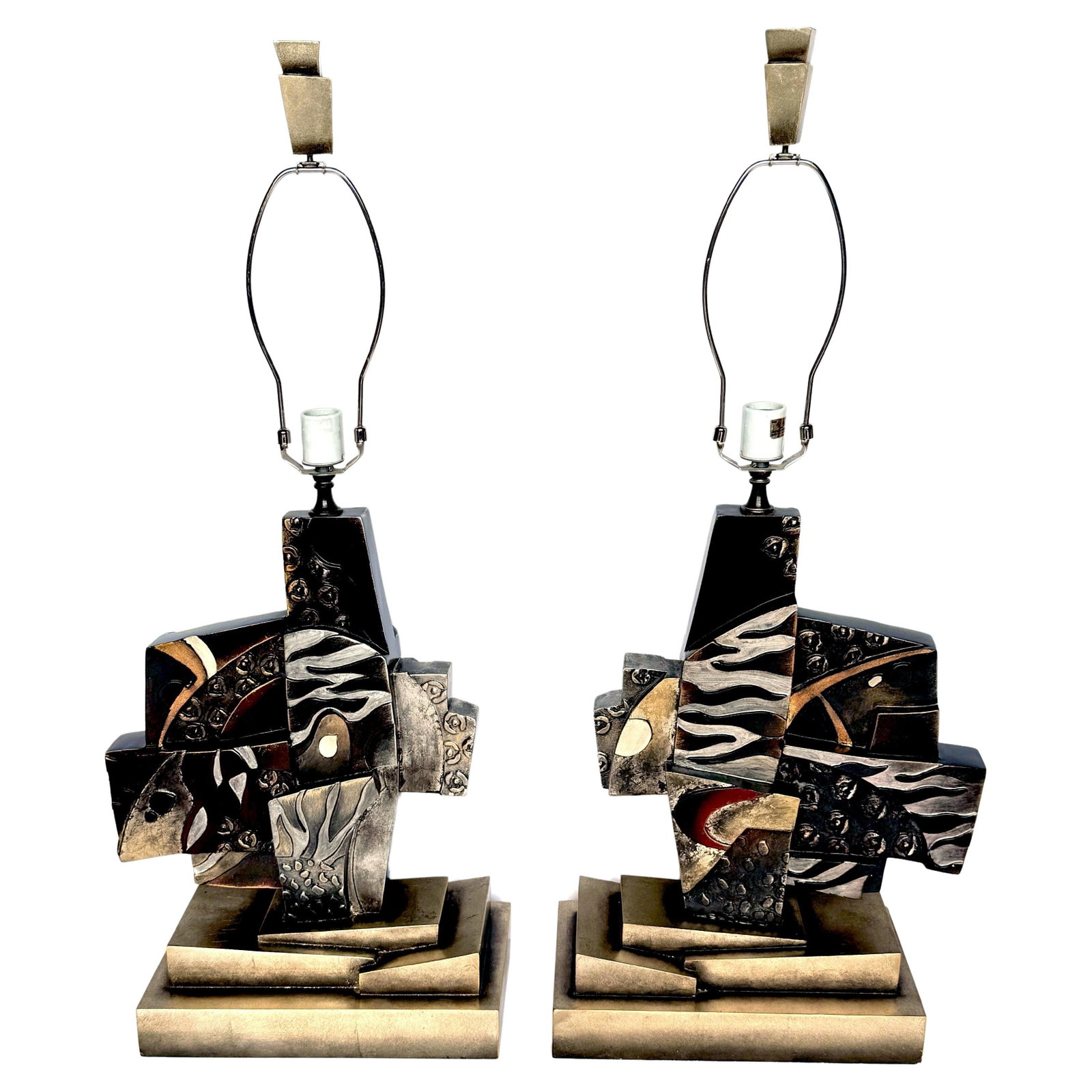 Set of 2 Modern Surrealistic Sculptural Lamps by Leeazanne Lam Lee Group 1990s: Set of 2 Modern Surrealistic Sculptural Lamps by Leeazanne Lam Lee Group 1990s This pair of Modern Surrealistic Sculptural Lamps by Leeazanne for Lam Lee Group, USA, from the 1990s, features an extrao