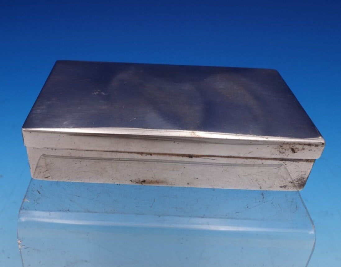 Mappin & Webb Victorian Sterling Silver Box Double Hinge Lid 1892: Mappin & Webb Victorian Sterling Silver Box Double Hinge Lid 1892 Discover this exquisite Mappin and Webb English Victorian Sterling Silver Box, featuring a unique double hinge lid that opens flat. Cr