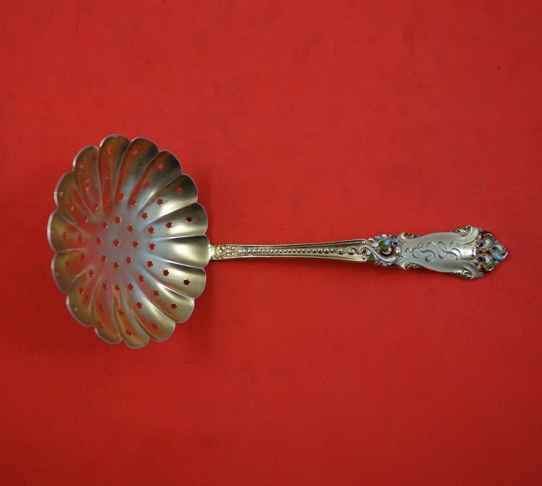 Reed and Barton La Marquise Sterling Silver Sugar Sifter Vermeil 6 Inch: Reed and Barton La Marquise Sterling Silver Sugar Sifter Vermeil 6 Inch Introducing the exquisite La Marquise sugar sifter by Reed and Barton, crafted from high-quality sterling silver with a luxuriou