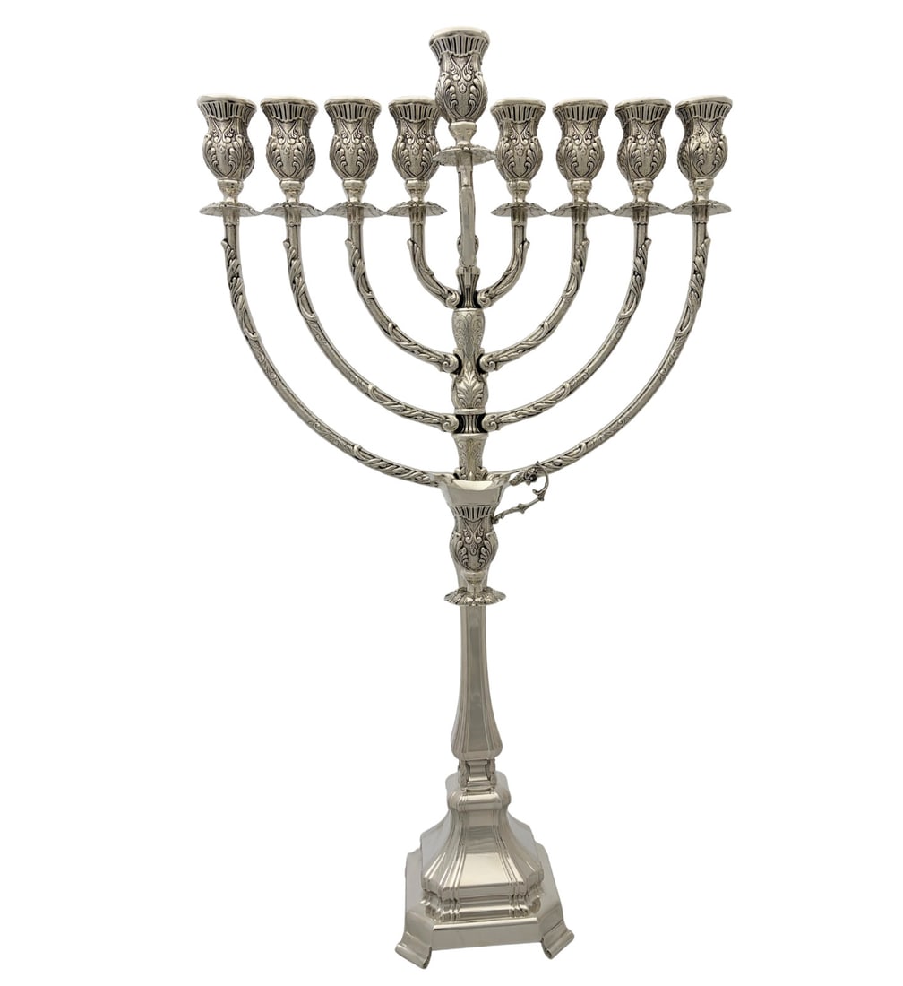 925 Sterling Silver Chanukah Menorah Handmade Swirl Leaf Design: 925 Sterling Silver Chanukah Menorah Handmade Swirl Leaf Design This handmade Chanukah menorah is crafted from fine 925 sterling silver and originates from Turkey. It features a modern swirl leaf orna