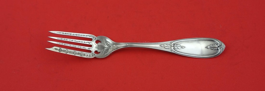 Olive Pattern Sterling Silver Salad Fork 4-Tine by Various Makers: Olive Pattern Sterling Silver Salad Fork 4-Tine by Various Makers This exquisite salad fork features the charming Olive pattern and is crafted from high-quality sterling silver. It boasts a 4-tine des