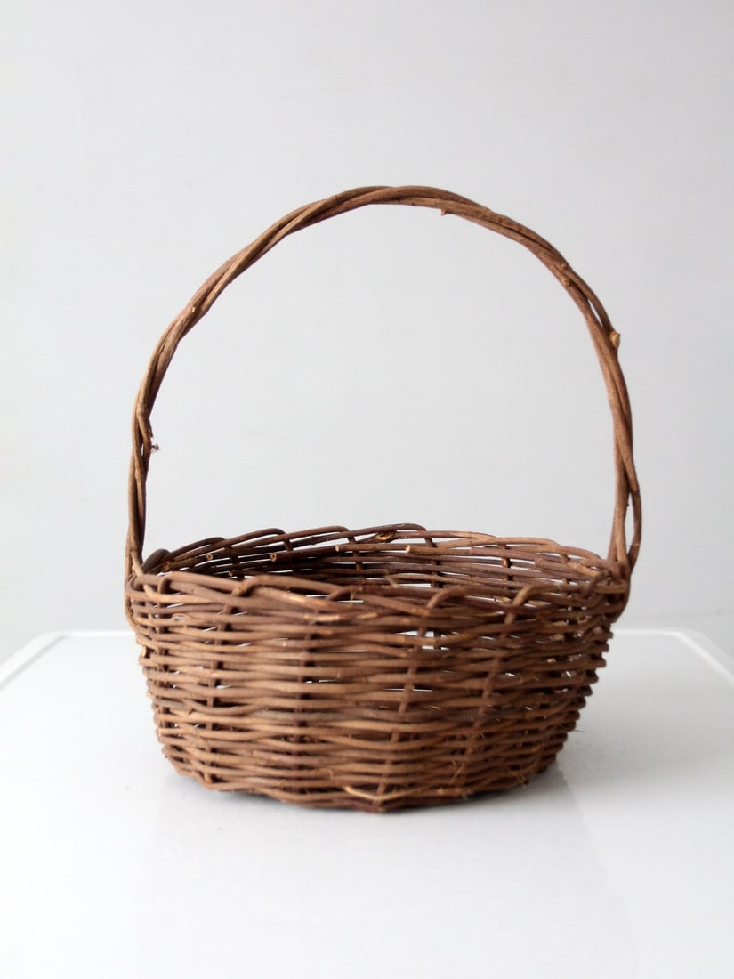 Arched Handle Wicker Storage Basket Vintage (1 of 11)