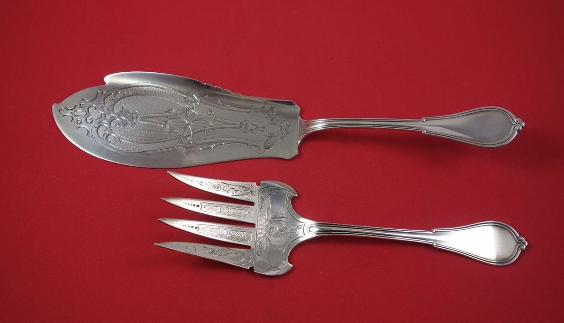 Gorham Cottage Sterling Silver 2pc Fish Serving Set Dolphin Design: Gorham Cottage Sterling Silver 2pc Fish Serving Set Dolphin Design Presenting a stunning 2-piece fish serving set from the Cottage pattern by Gorham. Crafted from high-quality sterling silver, this ex