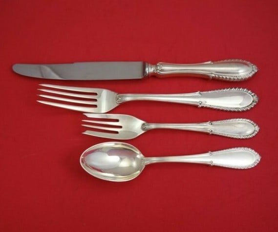 Buccellati Villa D'Este Sterling Silver 4-Piece Dinner Setting: Buccellati Villa D'Este Sterling Silver 4-Piece Dinner Setting Elevate your dining experience with this exquisite 4-piece dinner size place setting from the renowned Villa D'Este pattern by Buccellati