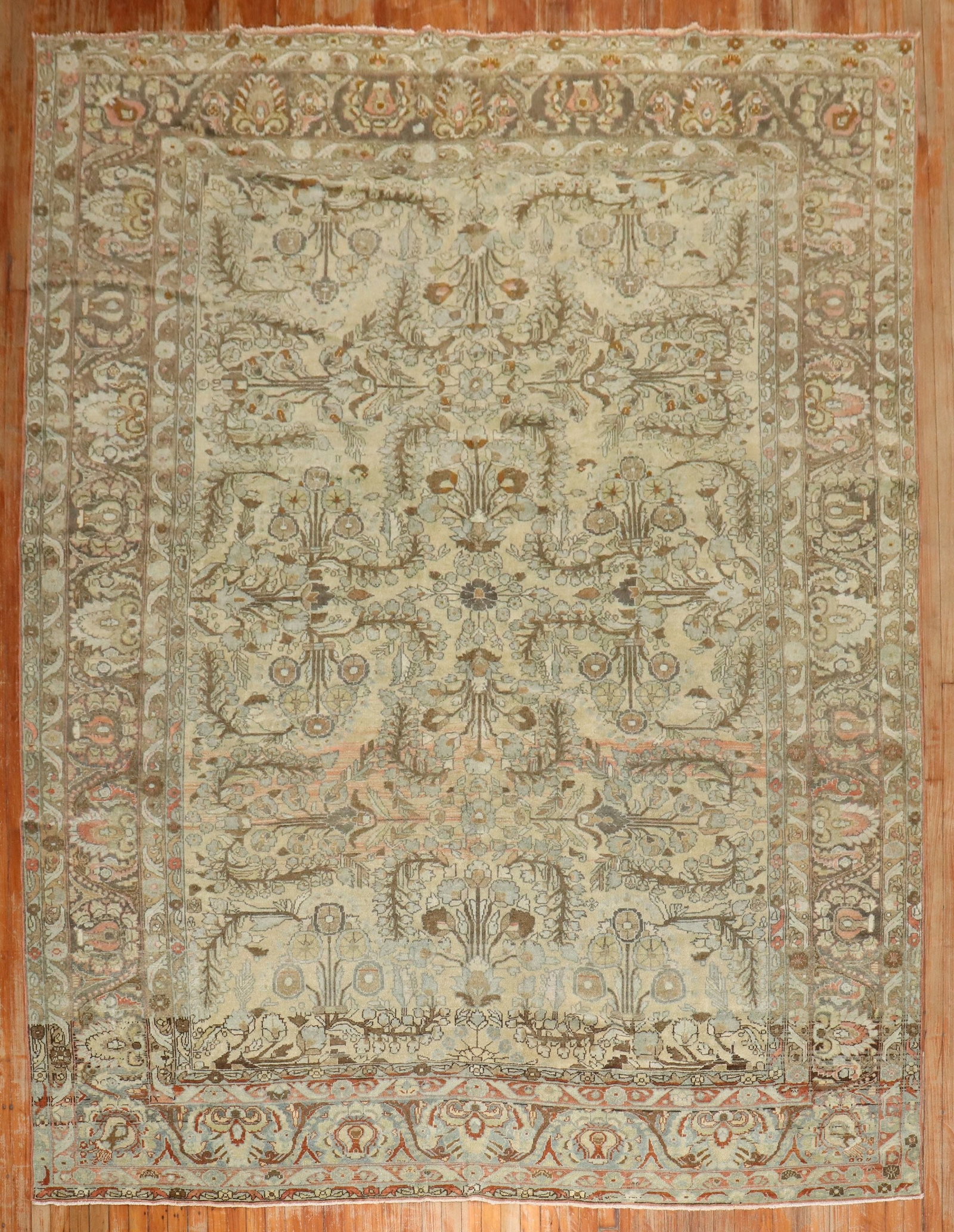 8' 10" x 11' 3" Persian Lilihan room size carpet (1 of 7)