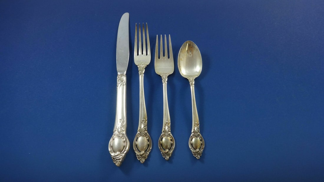 Reed & Barton Cameo Sterling Silver 4-Piece Place Setting: Reed & Barton Cameo Sterling Silver 4-Piece Place Setting Enhance your dining experience with this exquisite 4-piece place setting from the Cameo pattern by Reed & Barton. Crafted from high-quality st
