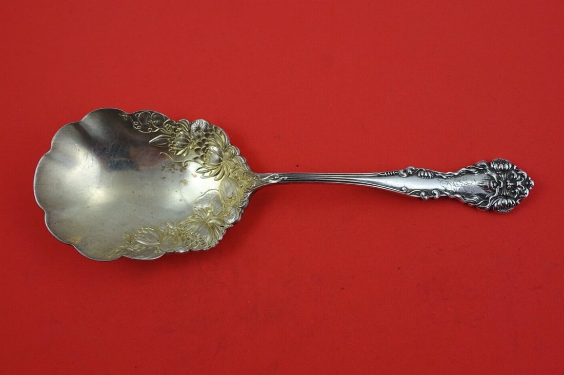 International Silver Cleone Berry Spoon 9 Inch Gold Wash Monogrammed: International Silver Cleone Berry Spoon 9 Inch Gold Wash Monogrammed Introducing the Cleone Berry Spoon, a stunning serving tool crafted from sterling silver with a gold wash finish. Measuring 9 inche