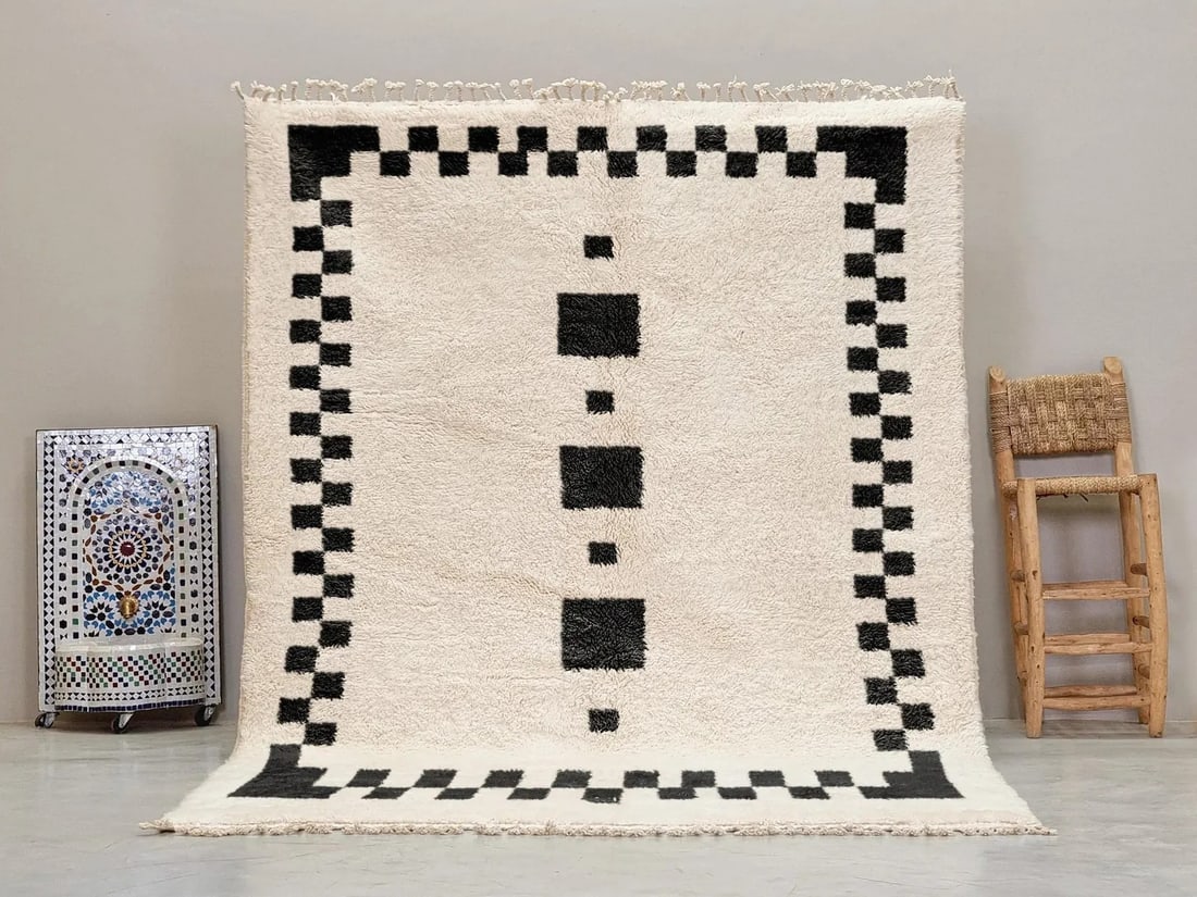 Moroccan Berber Wool Rug 1.5 x 2.5 meters: Moroccan Berber Wool Rug 1.5 x 2.5 meters This handmade Berber rug is expertly woven in the Atlas Mountains of Morocco by skilled women artisans using traditional techniques. Crafted from 100% locally
