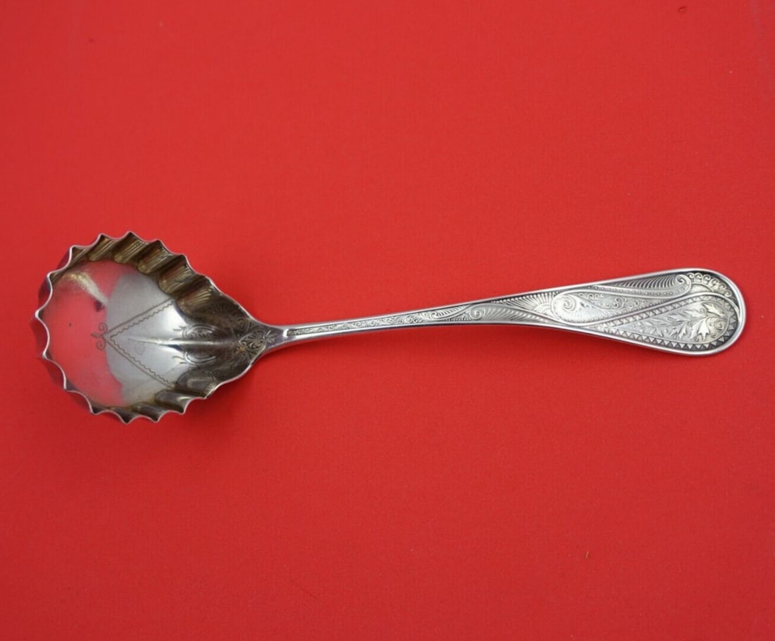 Wood & Hughes Cashmere Sterling Silver Gravy Ladle Pie Crust Edge 7 3/8" (1 of 3)