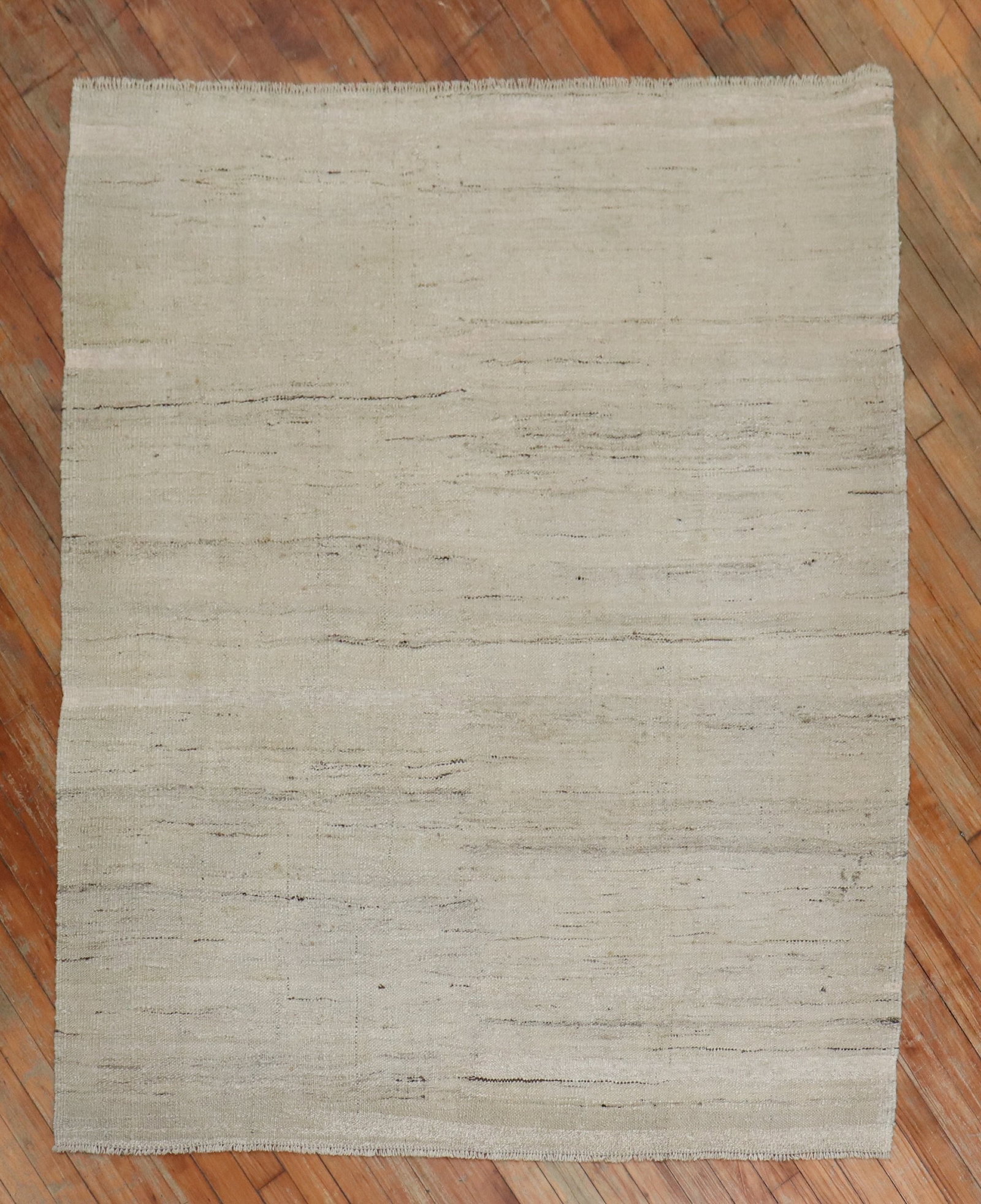 4' 9" x 5' 8" Moroccan Kilim Flat Weave Rug: 4' 9" x 5' 8" Moroccan Kilim Flat Weave Rug Mid 20th century Moroccan flat-weave kilim with a thin profile and a modern twist. Pre-owned. Specifications Type: Kilim Style: Moroccan Period: Mid 20th