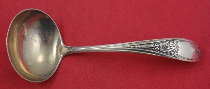Amston Colonial Rose Sterling Silver Gravy Ladle 6 Inches: Amston Colonial Rose Sterling Silver Gravy Ladle 6 Inches Elevate your dining experience with this exquisite Colonial Rose Gravy Ladle crafted by Amston. Made from high-quality sterling silver, this l